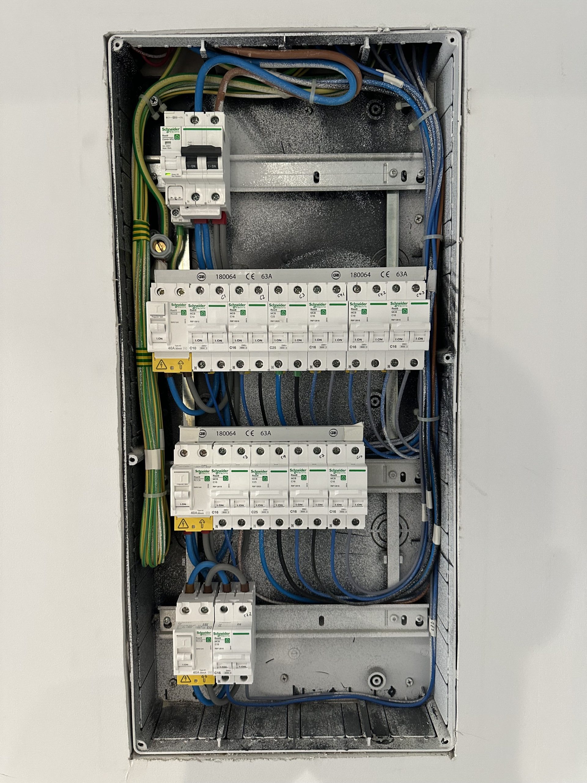 Cuadro eléctrico con diferenciales montado